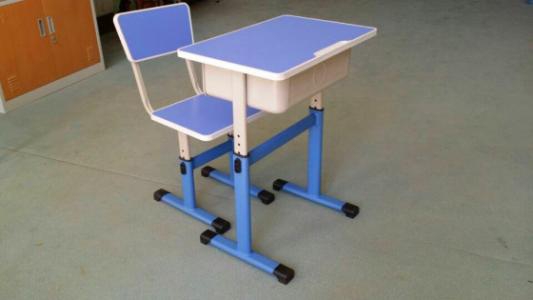 善學(xué)時(shí)尚家具：孩子的健康是如何被不合適的課桌椅影響的呢？